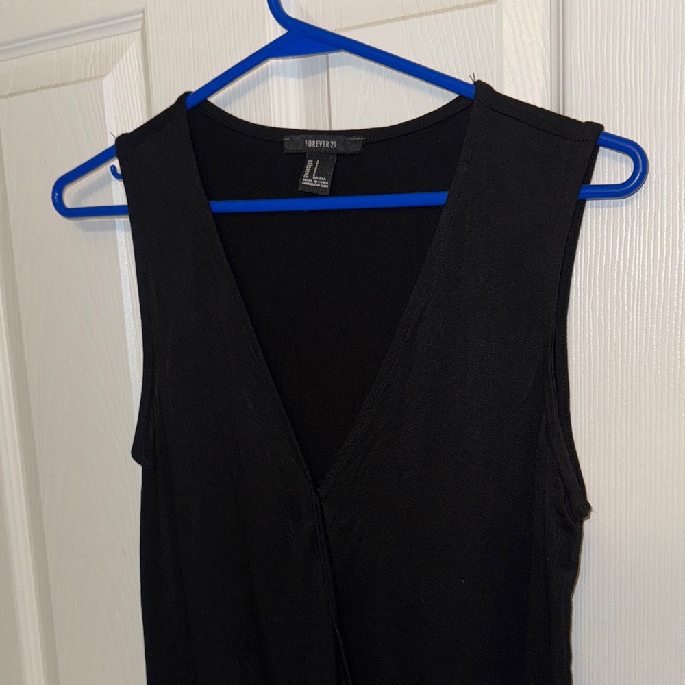 Forever 21 Black V-Neck Sleeveless Blouse